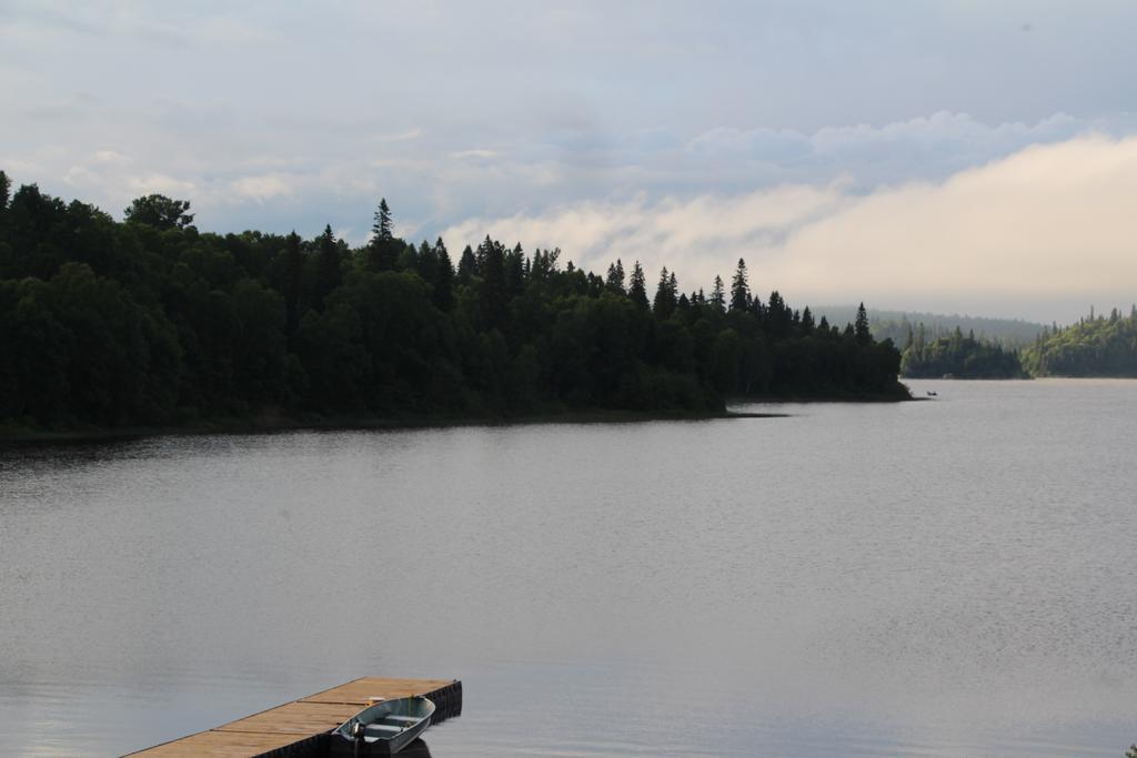 Catfish Lakefront Cabins & Campground Wawa Exterior photo