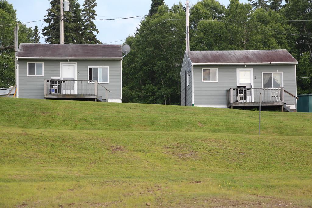 Catfish Lakefront Cabins & Campground Wawa Exterior photo