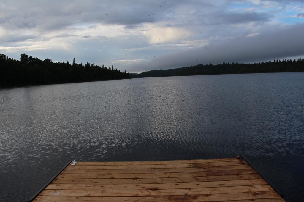 Catfish Lakefront Cabins & Campground Wawa Exterior photo