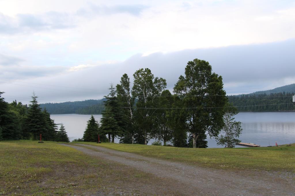 Catfish Lakefront Cabins & Campground Wawa Exterior photo