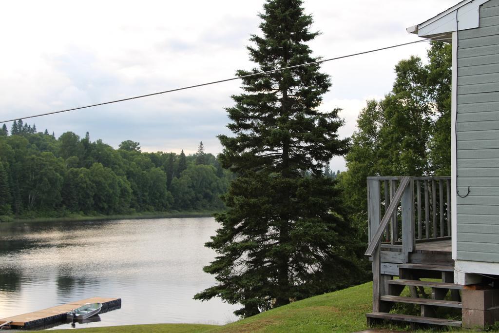 Catfish Lakefront Cabins & Campground Wawa Exterior photo