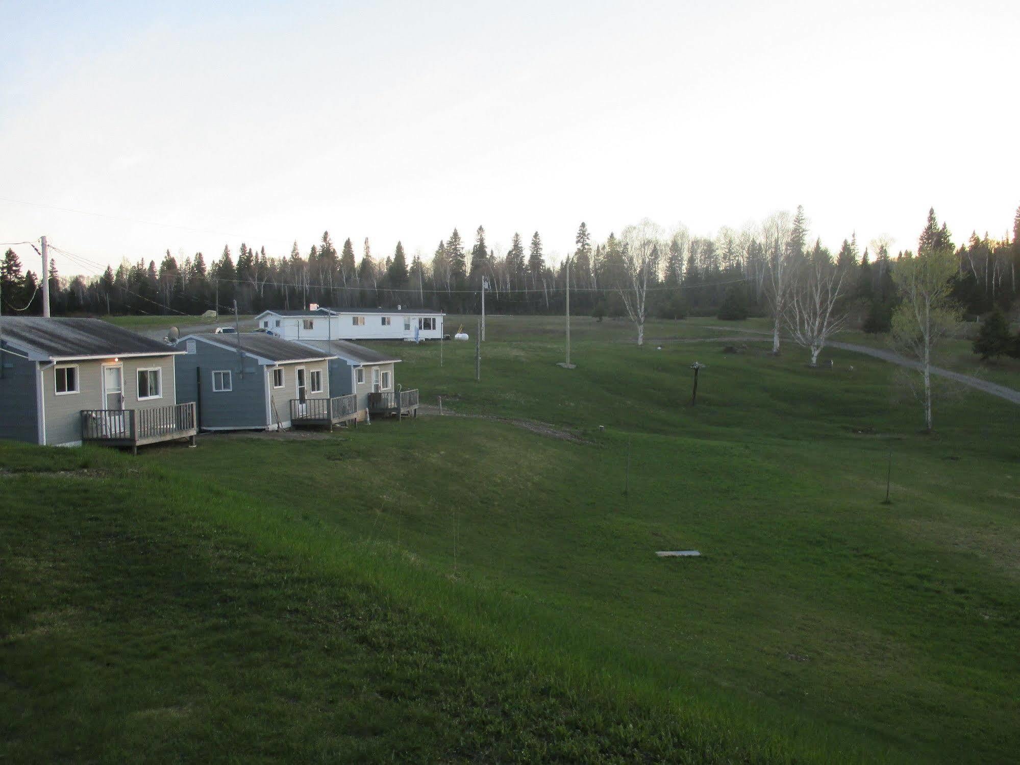 Catfish Lakefront Cabins & Campground Wawa Exterior photo